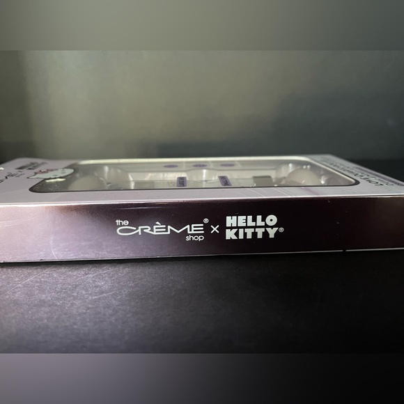 The Crème shop x Hello Kitty love quartz face roller 🎀 - Picture 5 of 5